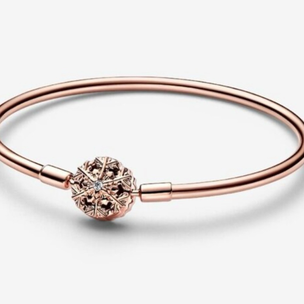 NEW Pandora Rose Gold Sparkling Snowflake Clasp Bangle Bracelet